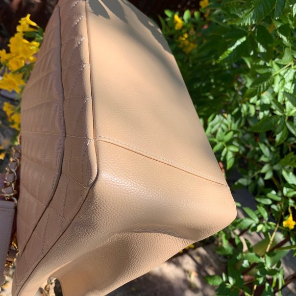 SOLD    Chanel Diamond-quilted Caviar Leather GST Beige Clair - Picture 3 of 15